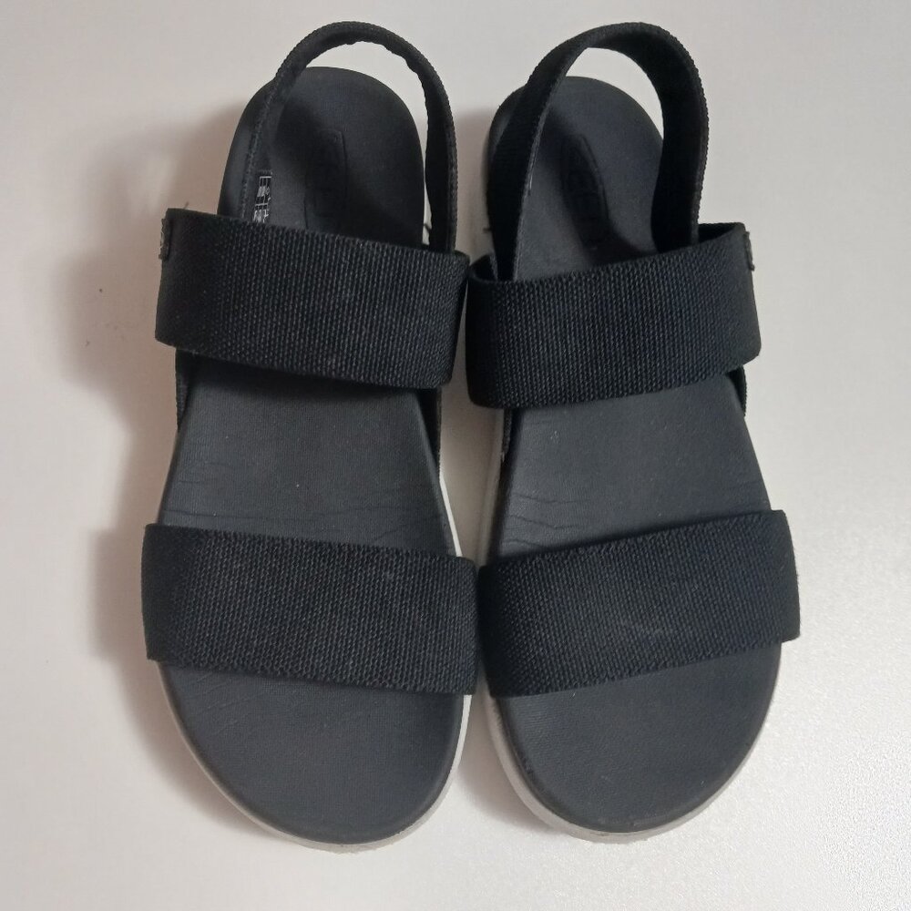 Keen Elle Black and White Elle Sandal Sz 9.5